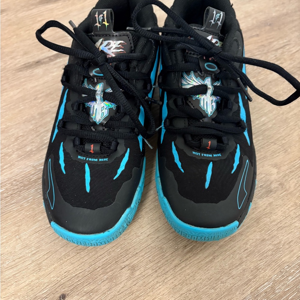 Puma M.E.L.O kids youth sneakers size 1.5